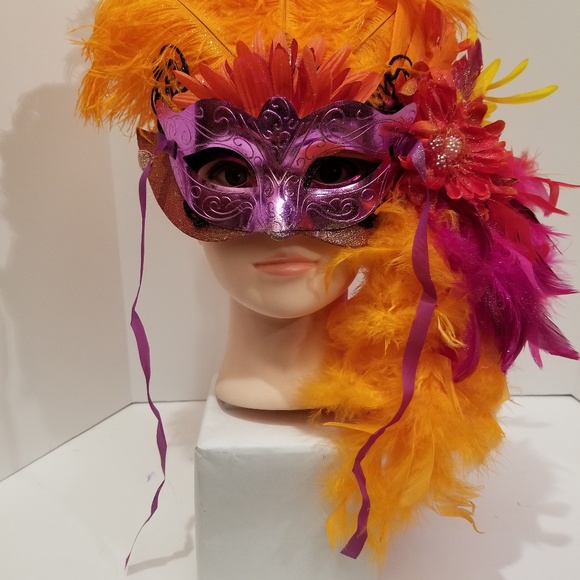 917 One-of-a-kind Mardi Gras mask - Picture 1 of 2